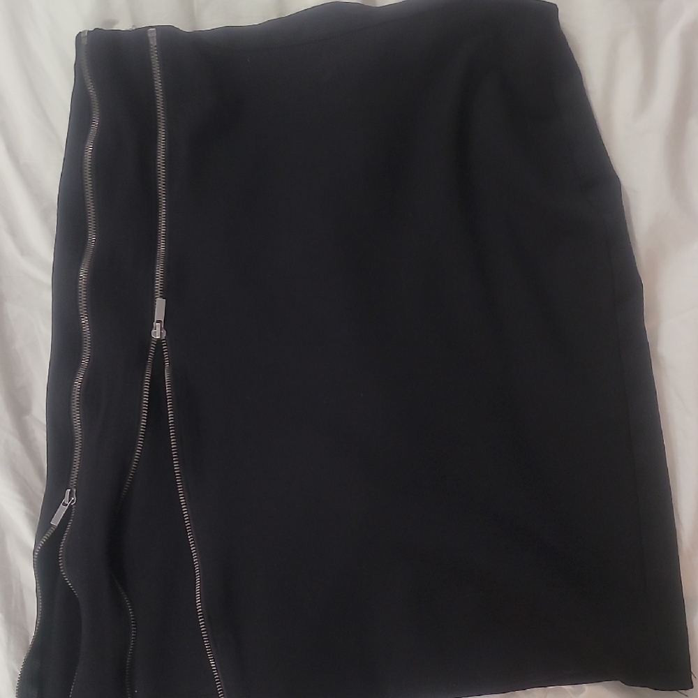 Elegant Black Ribbed Pencil Skirt for Cocktail